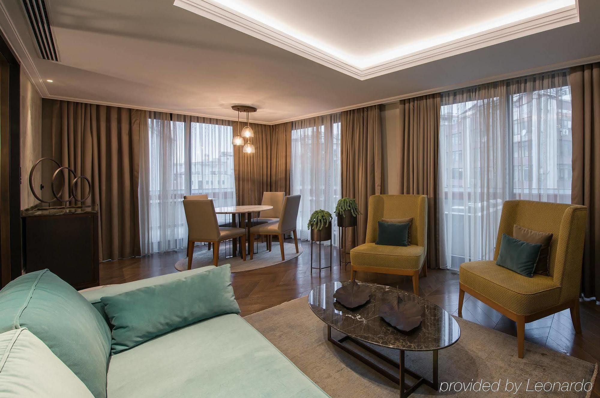 10 Karakoy Hotell Istanbul Eksteriør bilde A living room at the hotel